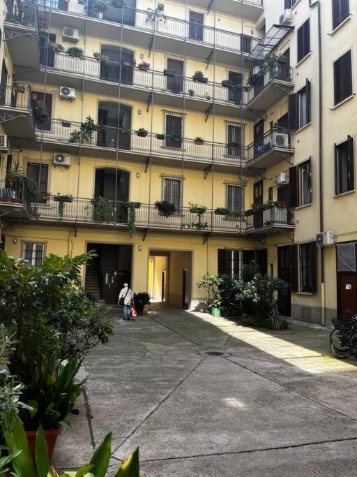 Apartamento Bayres Blue Milán Exterior foto
