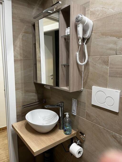 Apartamento Bayres Blue Milán Exterior foto